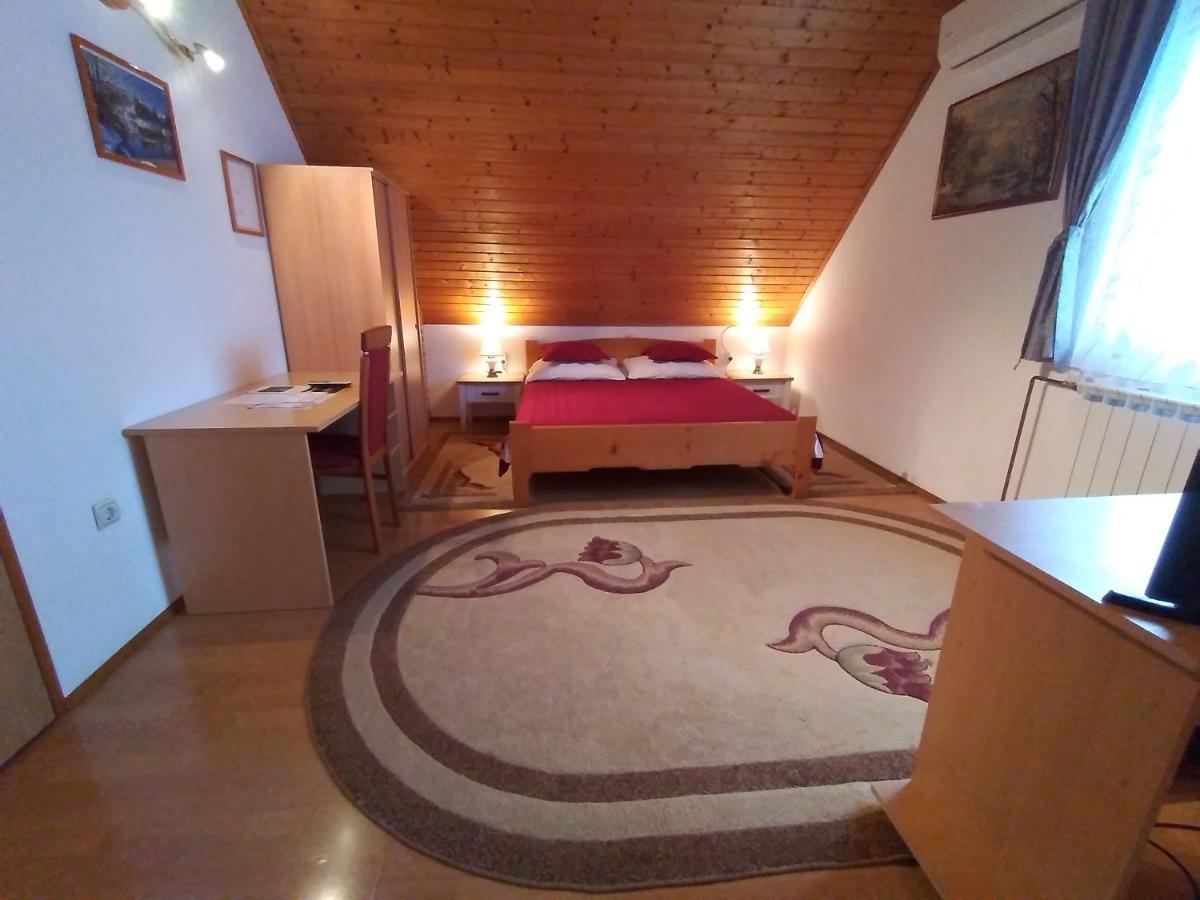 House Nina Apartment โพลยานัค ภายนอก รูปภาพ