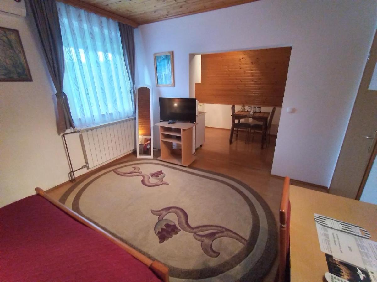 House Nina Apartment โพลยานัค ภายนอก รูปภาพ