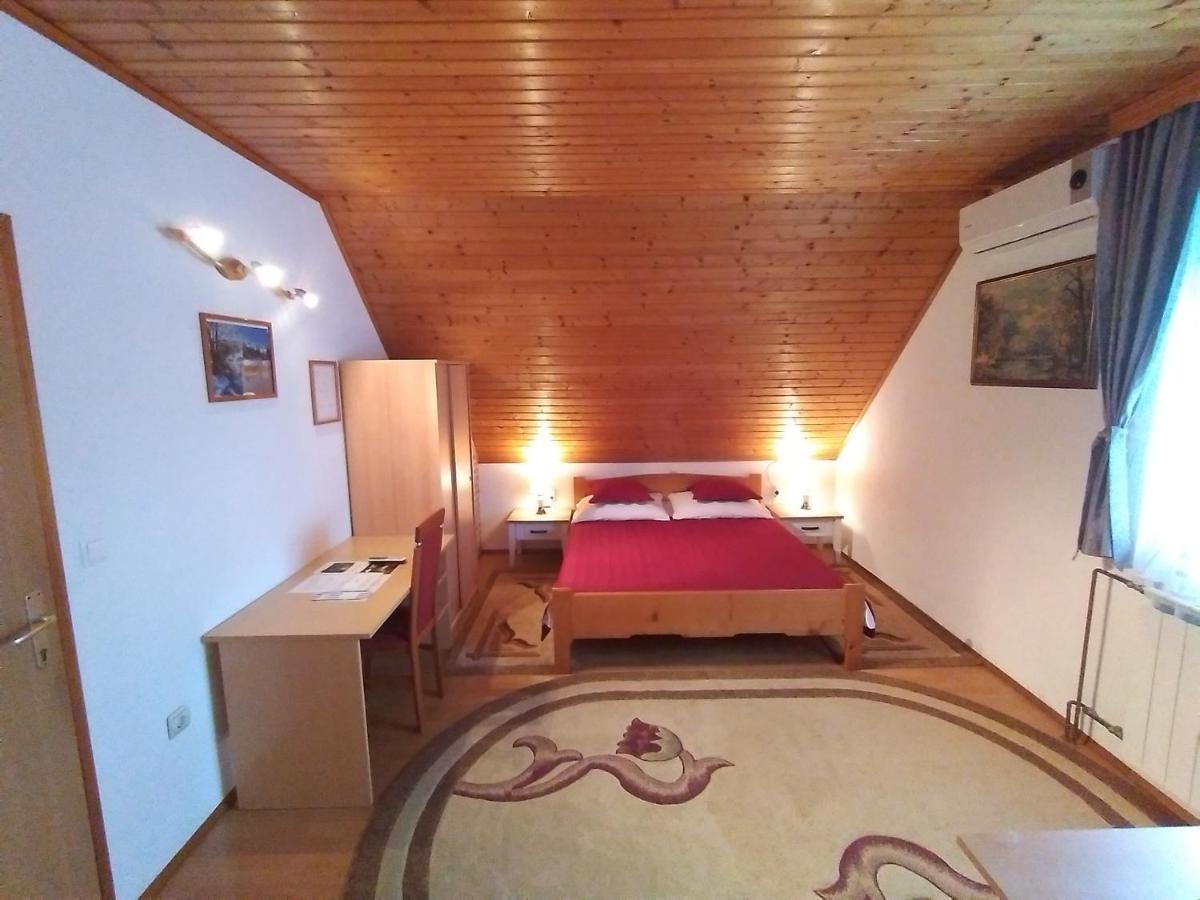 House Nina Apartment โพลยานัค ภายนอก รูปภาพ