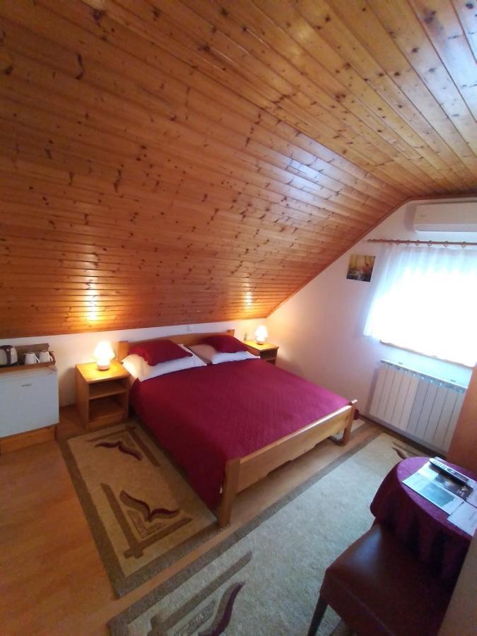 House Nina Apartment โพลยานัค ภายนอก รูปภาพ