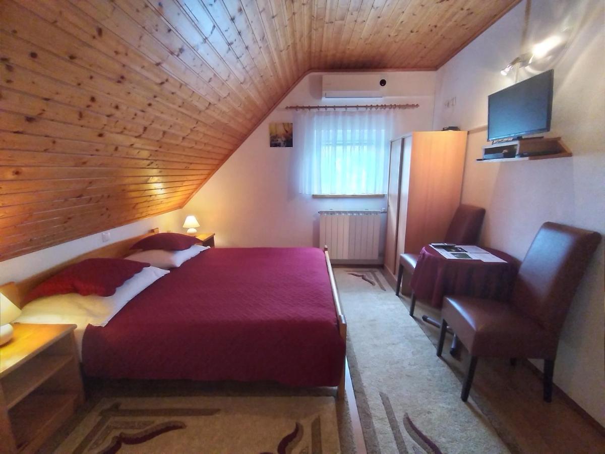 House Nina Apartment โพลยานัค ภายนอก รูปภาพ