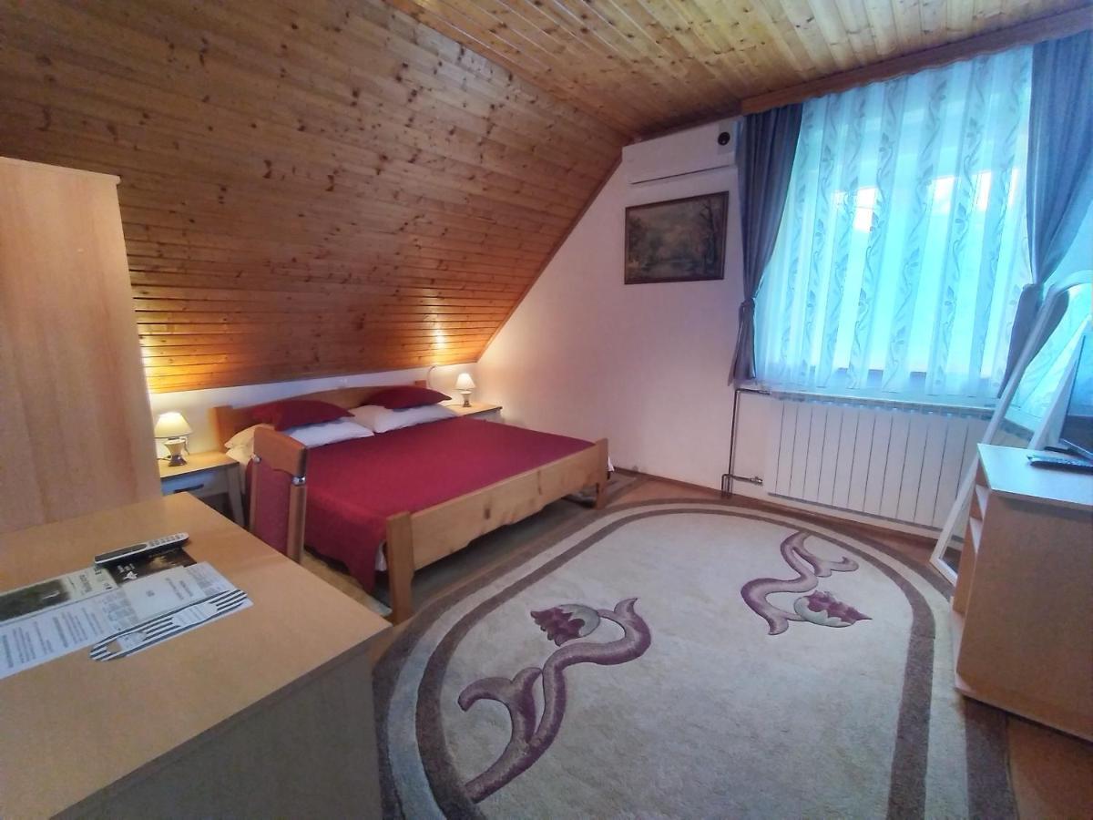 House Nina Apartment โพลยานัค ภายนอก รูปภาพ
