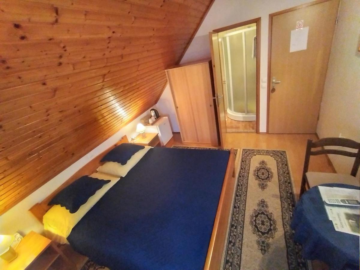 House Nina Apartment โพลยานัค ภายนอก รูปภาพ